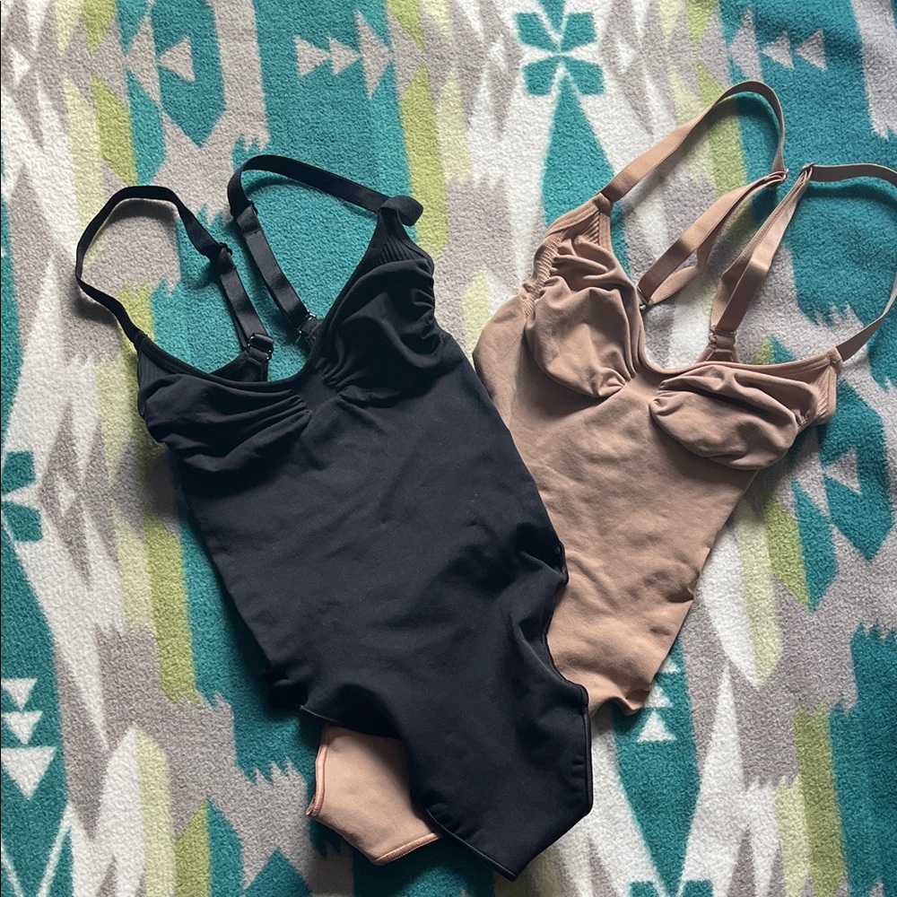 2 Skims Seamless Sculpt Thong Bodysuit SMALLS NWOT